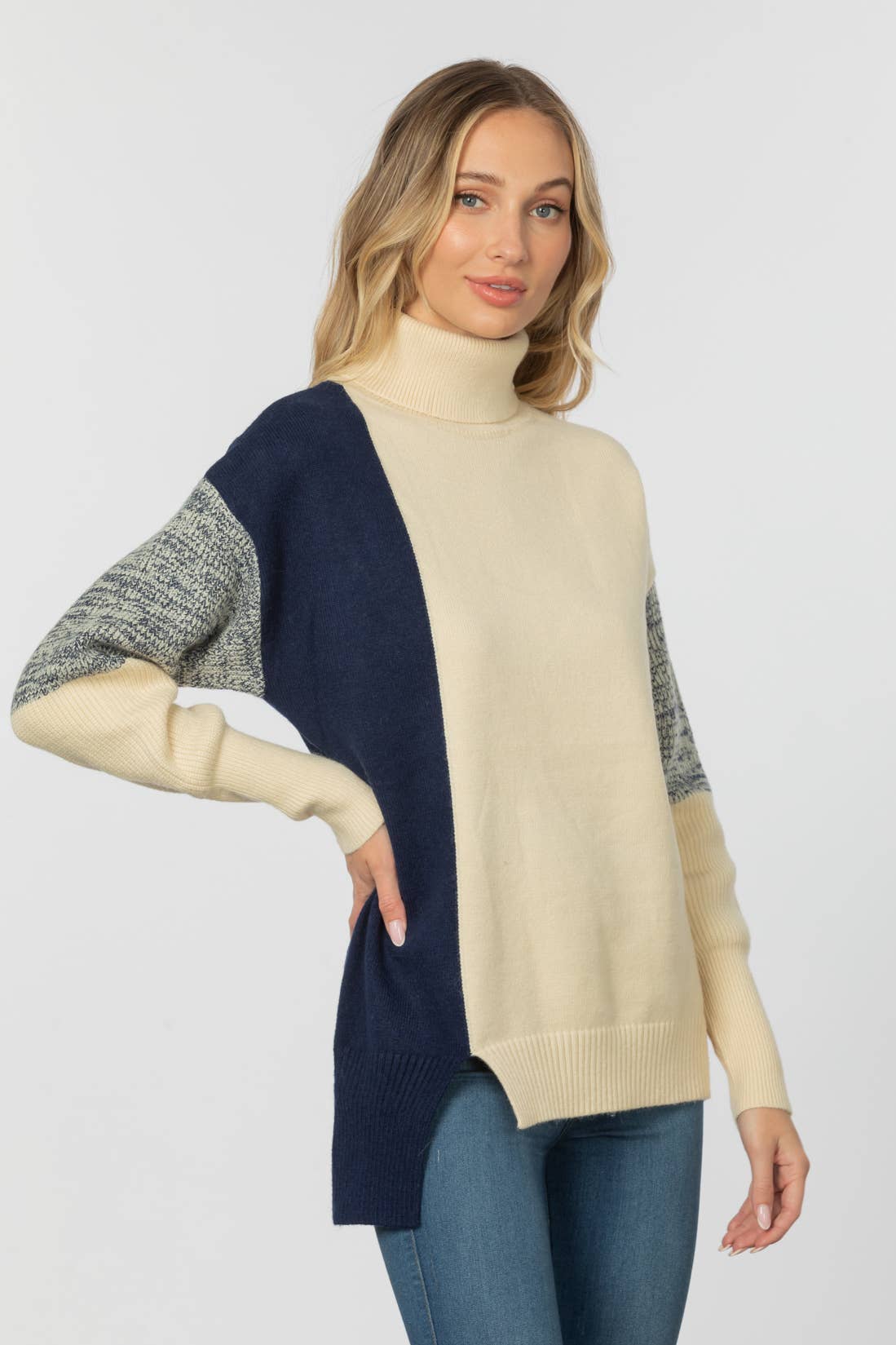 ePretty – Großhandel Strickpullover – Damen – EP-SW361 Strick-Rollkragenpullover mit Farbblock2