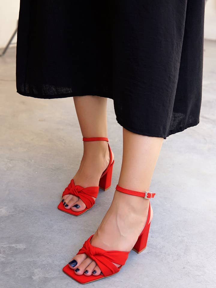 Zapatos de tacón grueso con detalle de nudo rojo, zapatos de tacón ancho para venta al por mayor de LAMİNTA