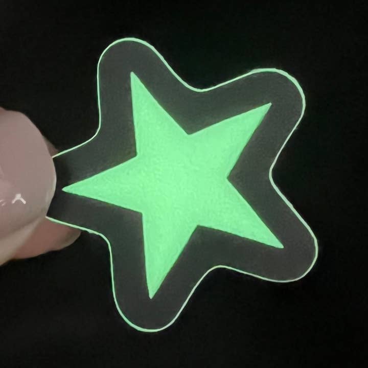 Autocollant en vinyle Mini Glow in the Dark Star pour la vente par Lemon Press Studio