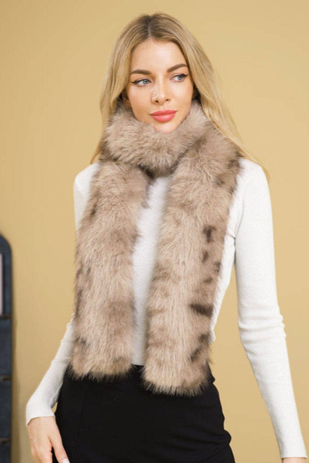 MiMi Wholesale - Wholesale Scarf - Women's - S5121 Daniella Faux Fur Scarf Stole1