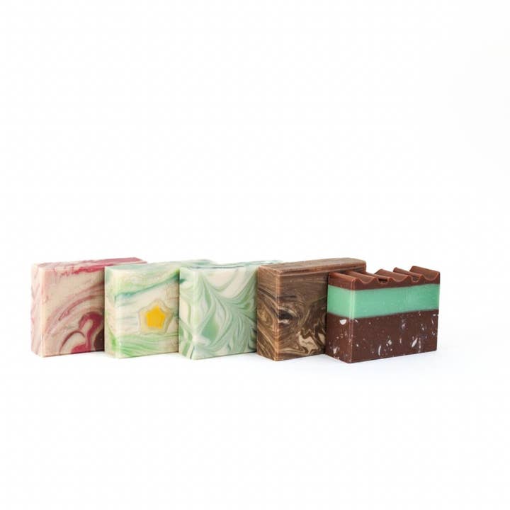RavenSong Soap & Candle - Vente Bombe de bain/poudre effervescente pour le bain - Savon O Christmas Tree Flat Top | Épicéa bleue + groseille