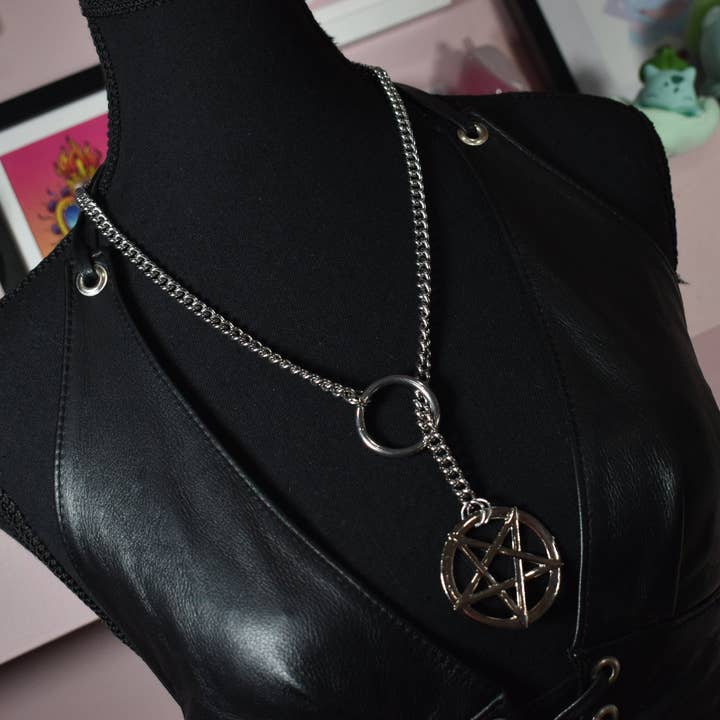 Naughty Pawsies - Wholesale Jewelry - Men's - Silver Pentagram Ring Slip Chain