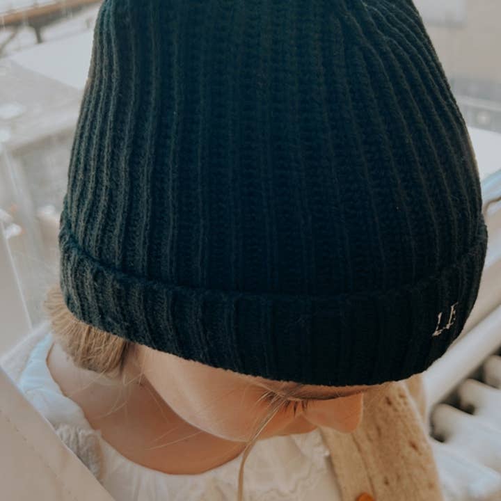 Wide ribbed beanie black for wholesale by Le enfant