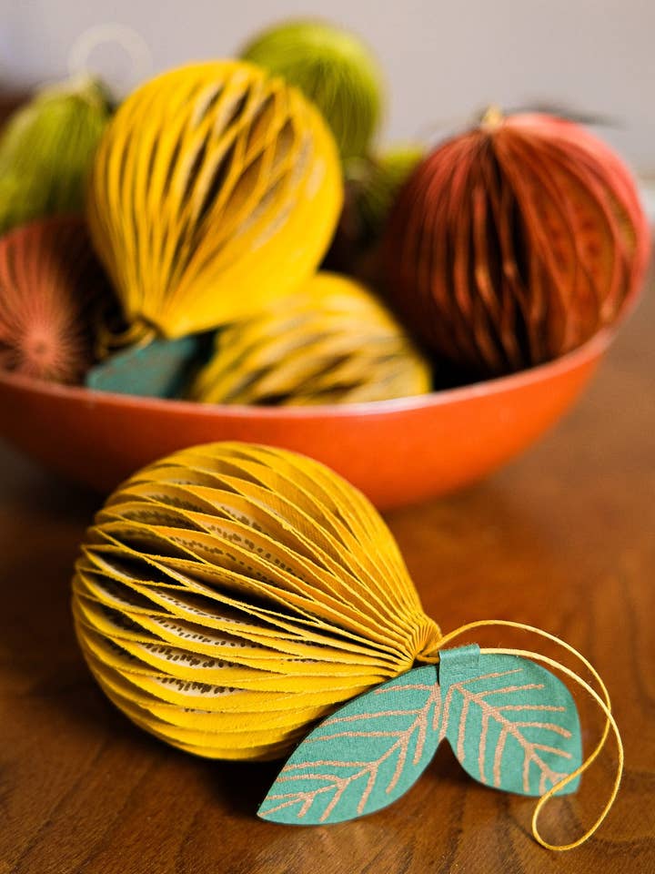 Decorazione a nido d'ape a forma di limone per la vendita all'ingrosso da parte di East End Press