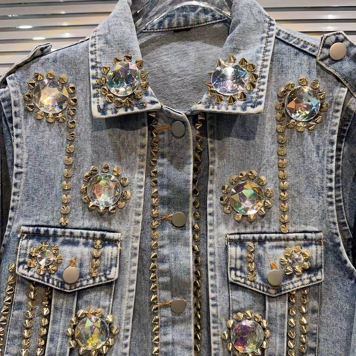 Productseeker – Engroshandel Denimjakke - Dame – JK026 farverig denimjakke med ædelsten5