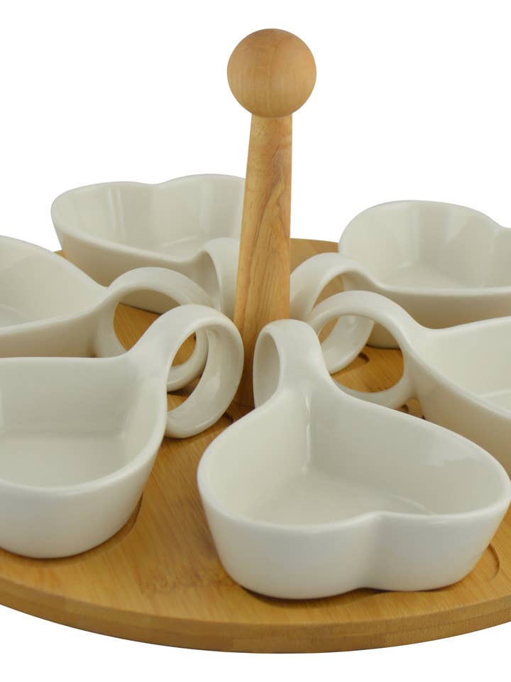 Ensemble de bols en céramique en forme de cœur avec base en bambou Lazy Susan pour la vente par Three Star IM/EX Inc.