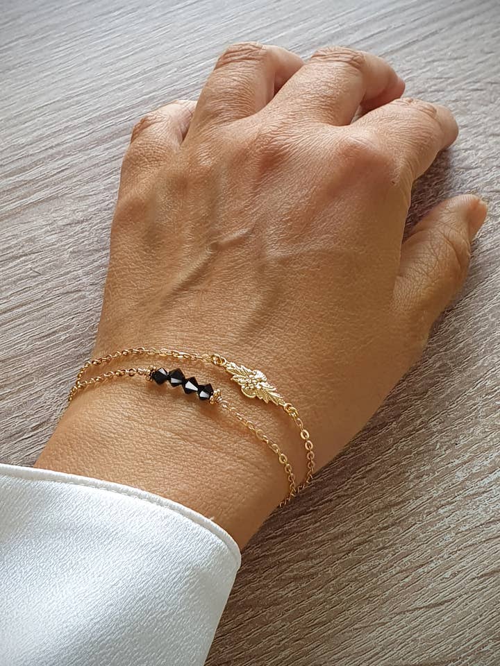 Bracelet double chaîne plaqué or 18K avec cristaux noirs pour la vente par DIGE DESIGNS