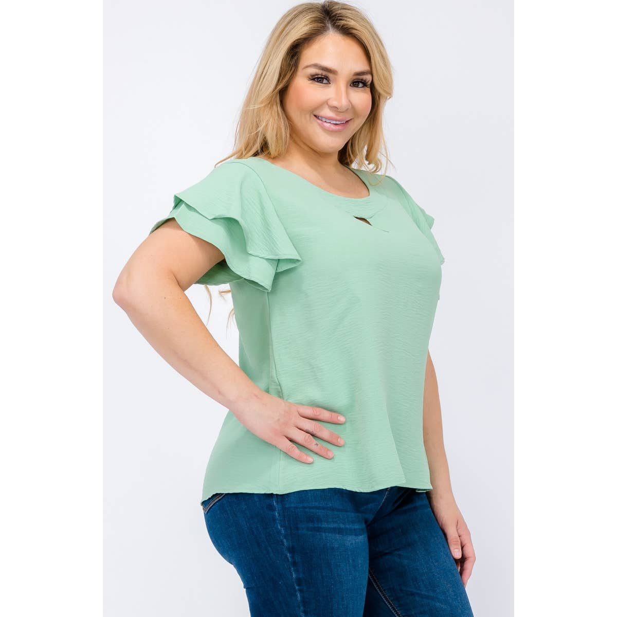 Curve Market - Vente Chemisier – femme - CHEMISIER TAILLE PLUS AVEC MANCHES VOLANTÉES ET TROU DE SERRURE12
