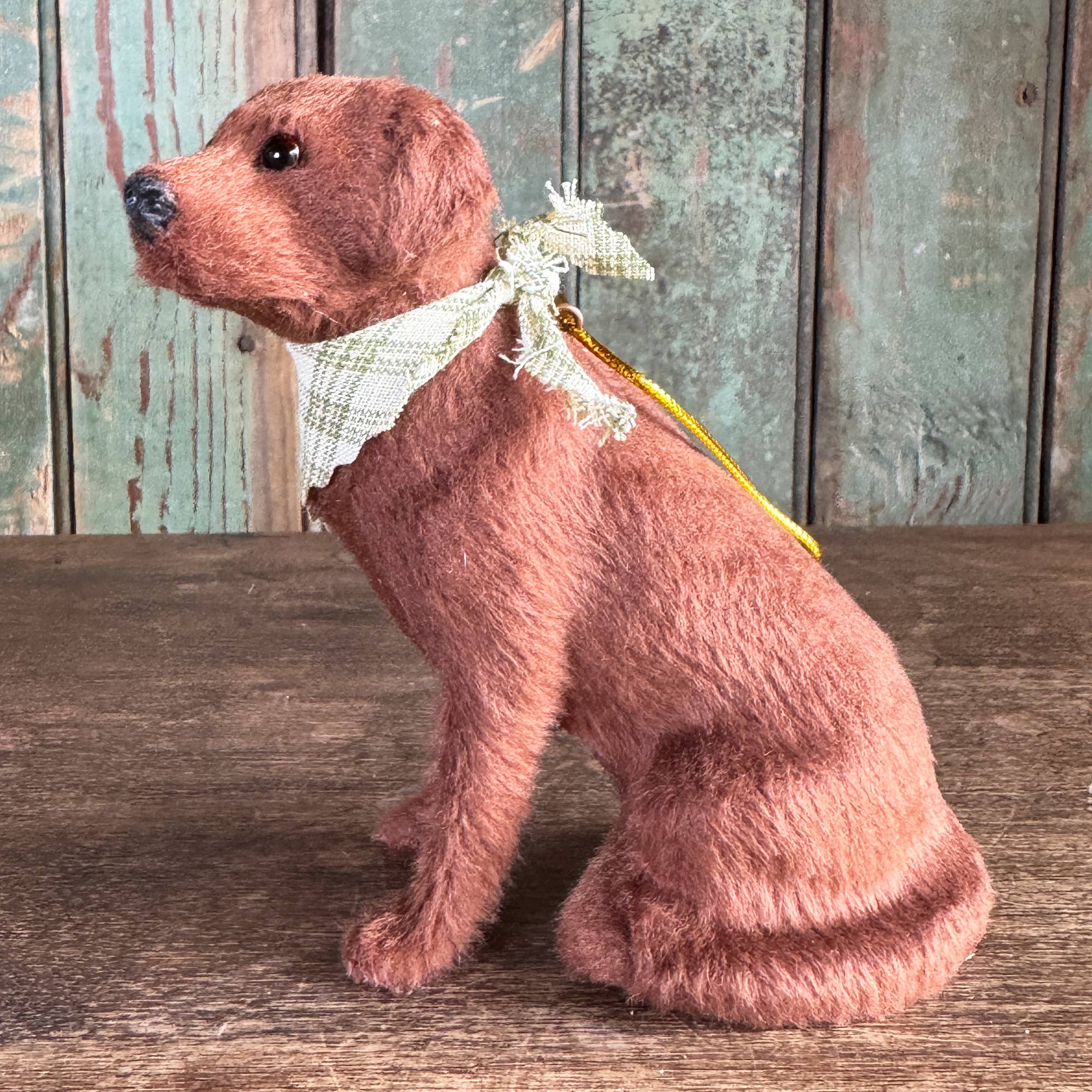 Knollwood Lane - Venta al por mayor Adornos - Adorno de Labrador Retriever Sentado con Pañuelo1