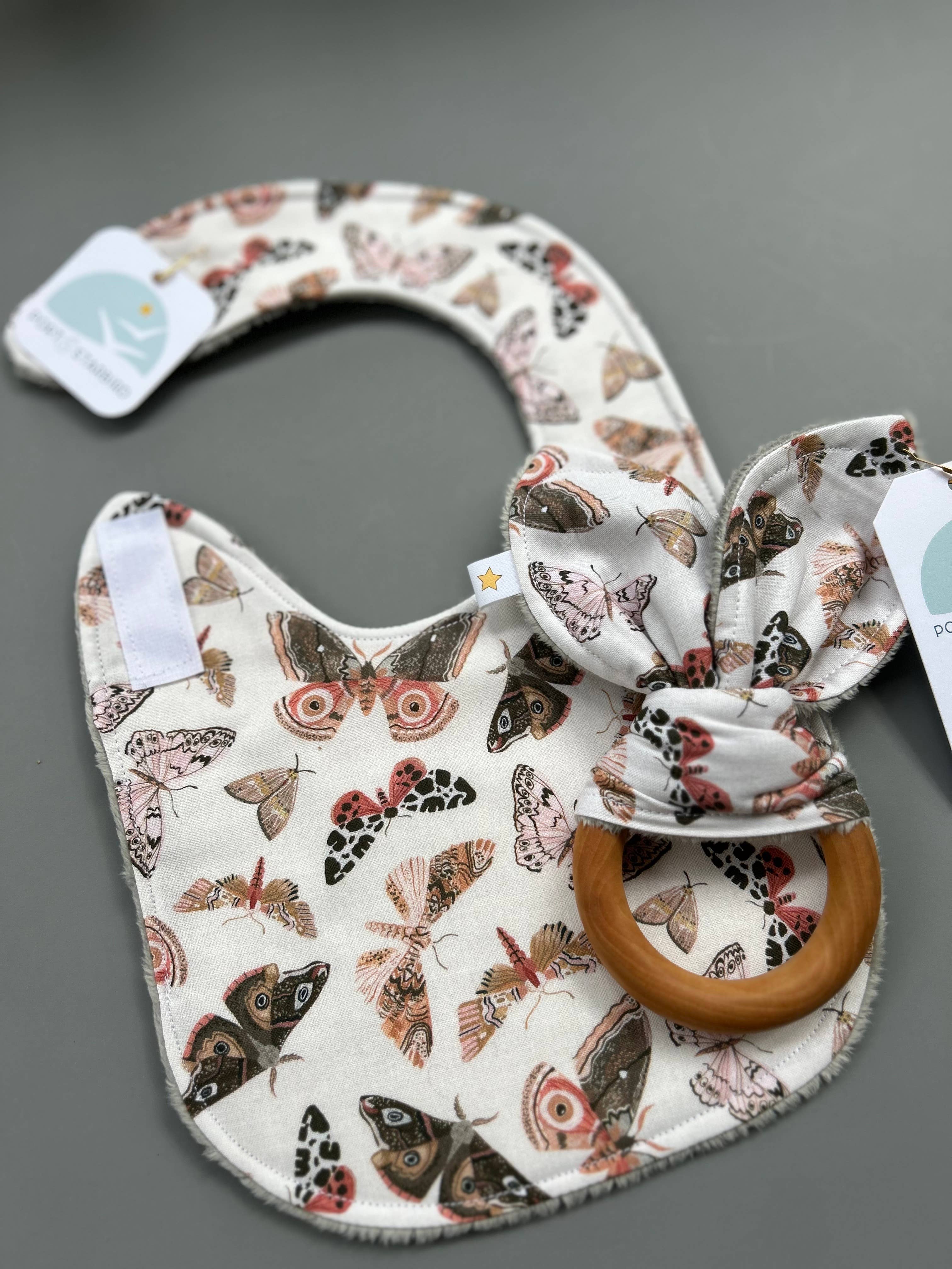 Port & Starbird - Vente Bavoir - bébés - Bavoir Moths and More1