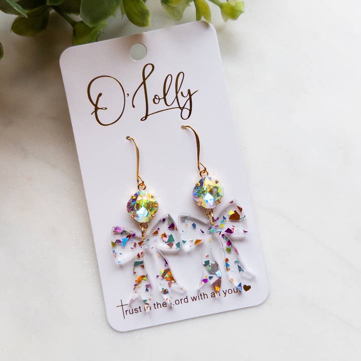 Klarer Acrylbogen mit Konfetti und AB-Stein-Ohrringen - Katie für den Großhandel von O’Lolly Jewelry