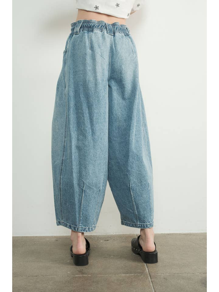 MEDIUM WASH MAP3209 WIDE BARREL DRAWSTRING WAIST JEANS for wholesale on Faire