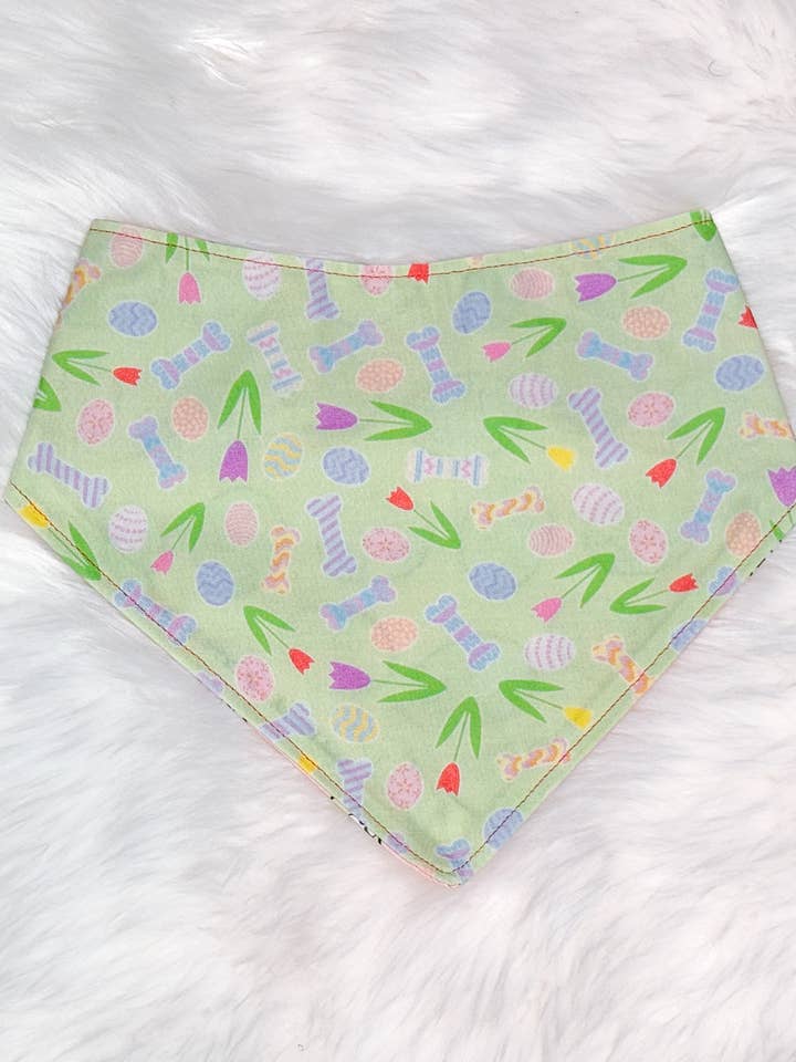 Bandana élastique réversible pour chien – Œufs et os pastel pour la vente par Blonde Sausage Co.
