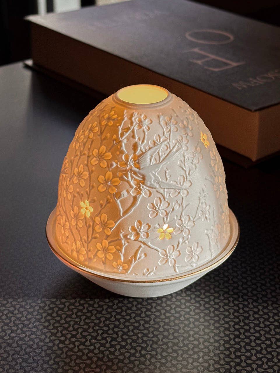 L. GLOW Home – Großhandel Kerzenhalter – Kerzenhalter mit Schwalben-Motiv und Kirschblüten4