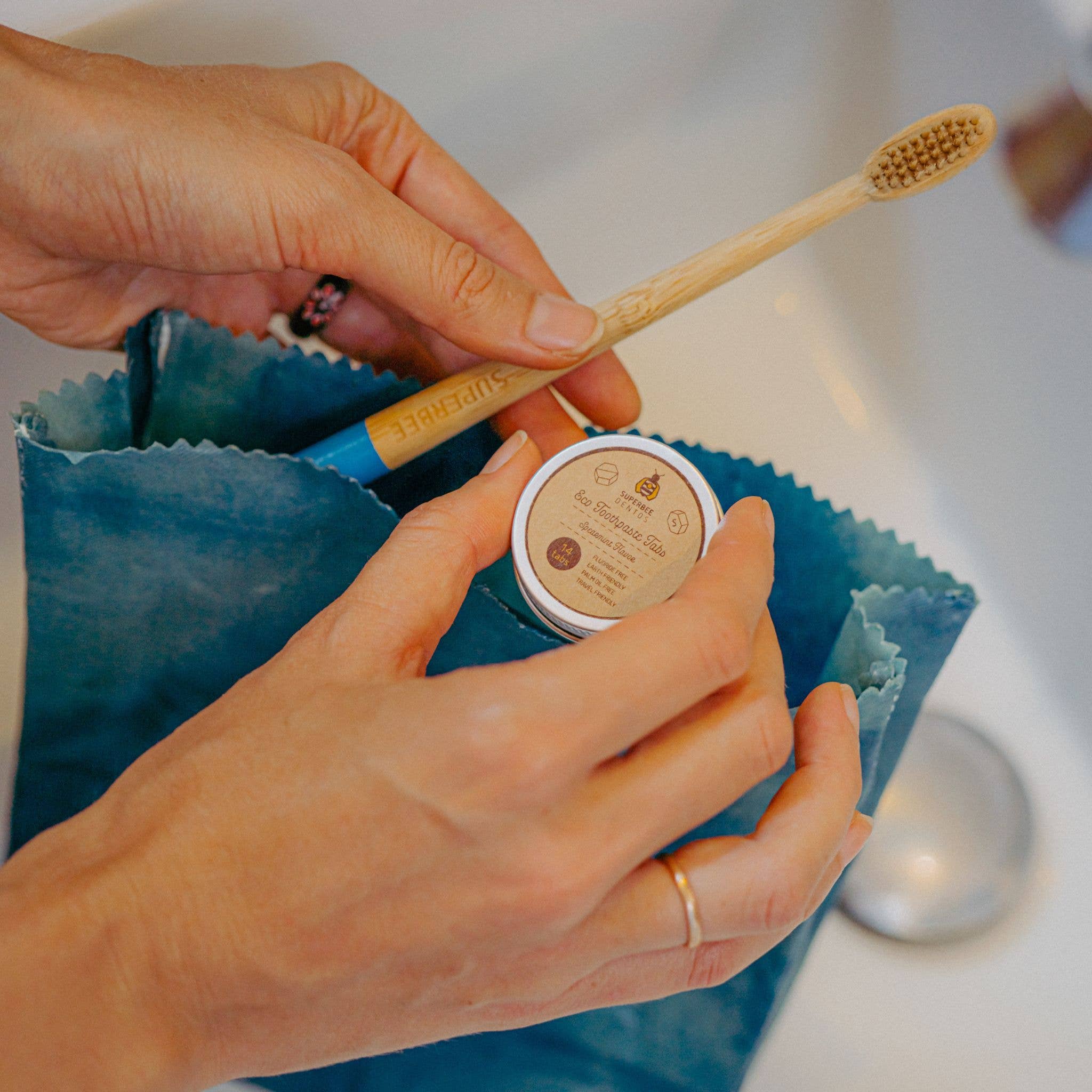 SuperBee - Eco Living Made Easy - Venta al por mayor Kit de cuidado bucal - Dentos – Kit de Viaje Ecológico para el Cuidado Oral8