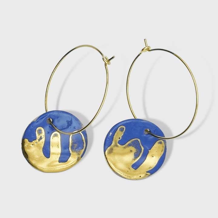 Boucles d'oreilles bleu Klein et or Matisse para venta al por mayor de Corinne Ceramique