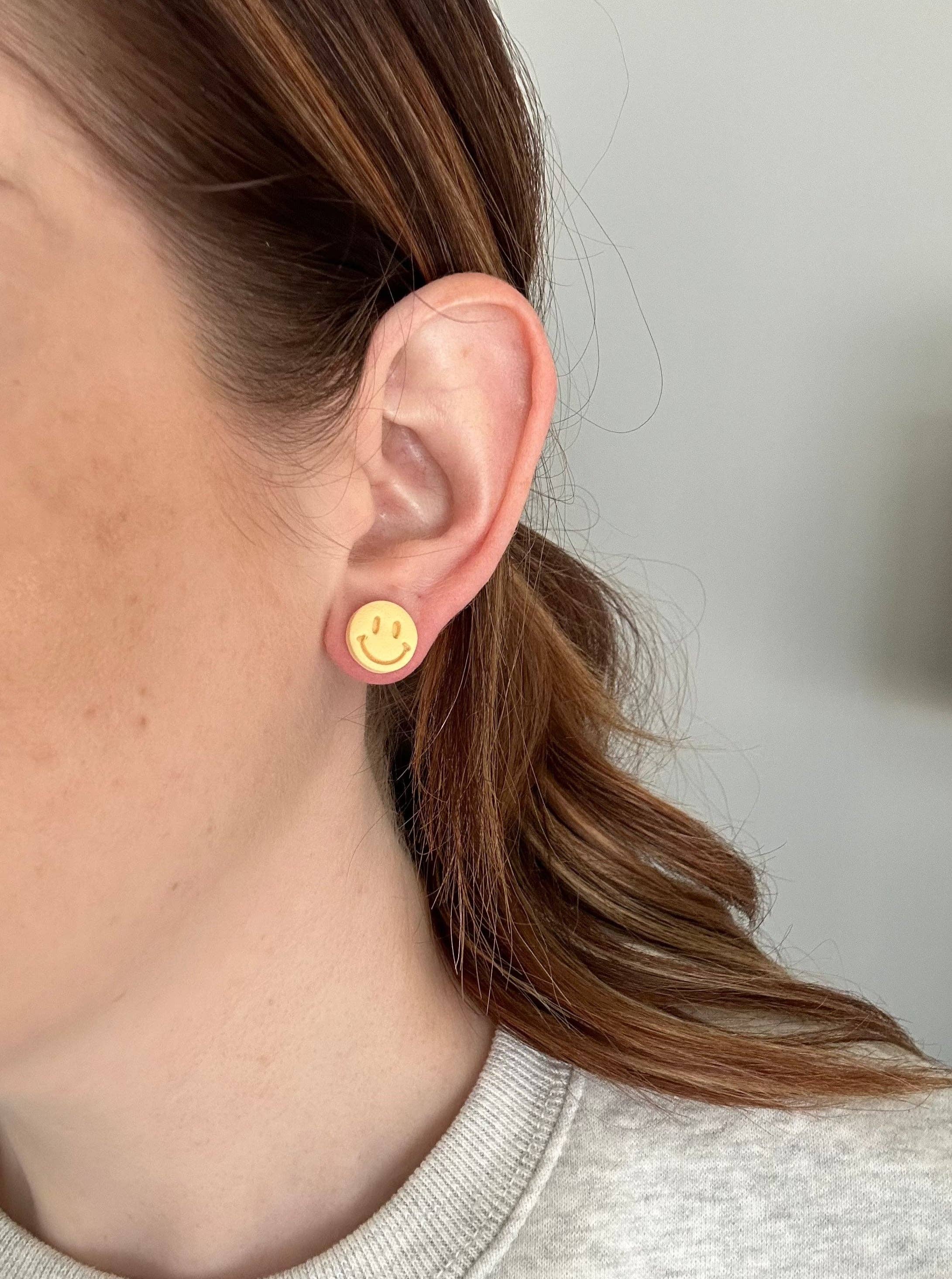 Mellow Dove Designs – Großhandel Ohrstecker – Ohrstecker mit Smiley-Gesicht | Farbenfroher Boho Spring1