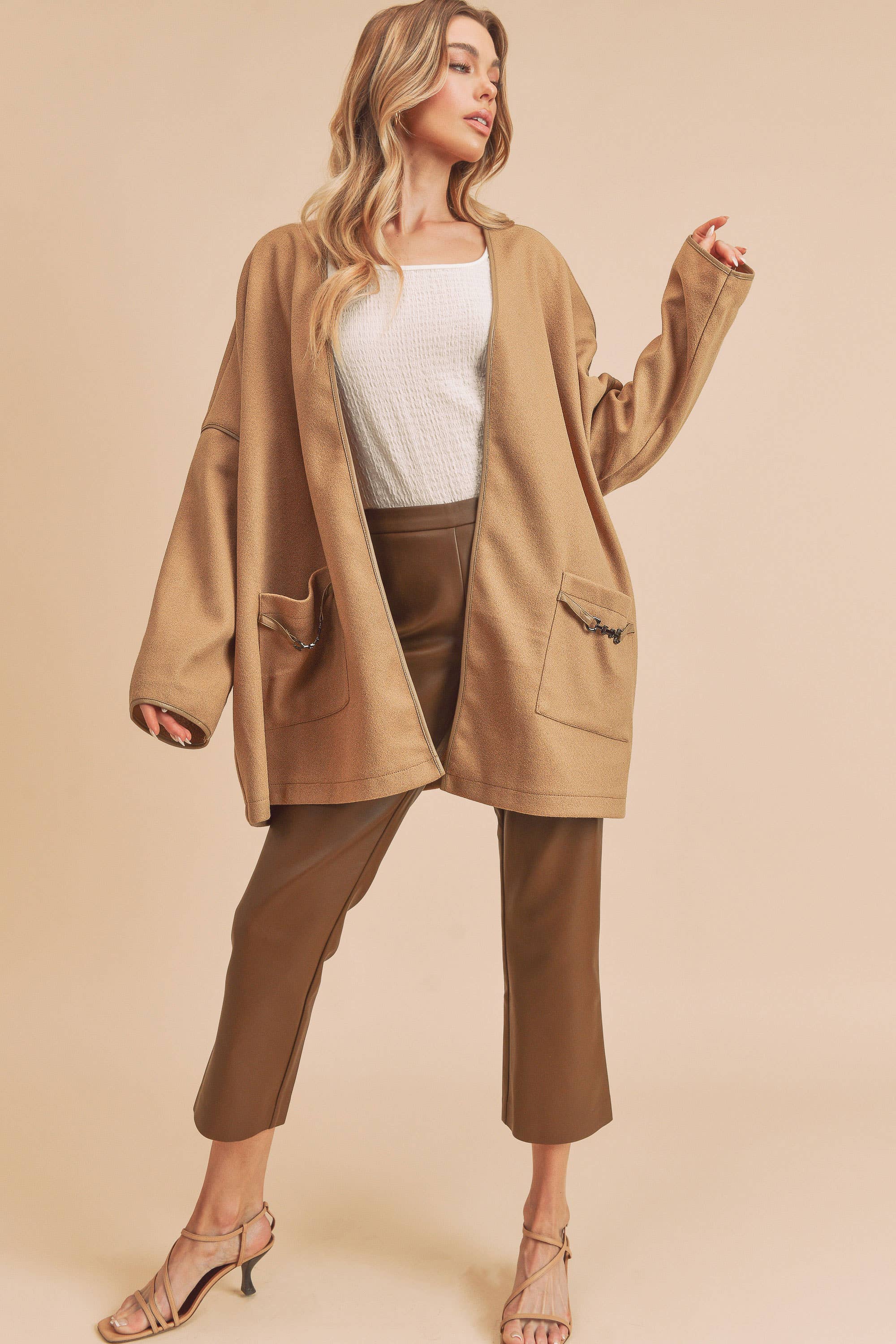 AEMI + CO - Wholesale Broek - Dames - 736BD Katria vegan leren broek6