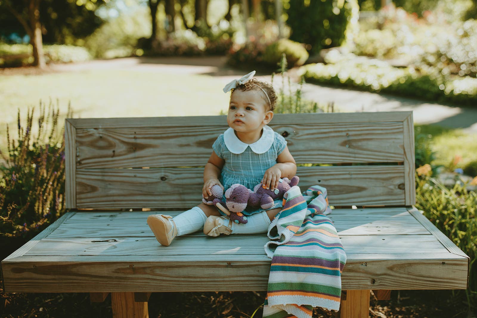 Pebblechild – wholesale Skallra - Baby – Virkat babyleksak dinosaurie skallra - petrolblå5