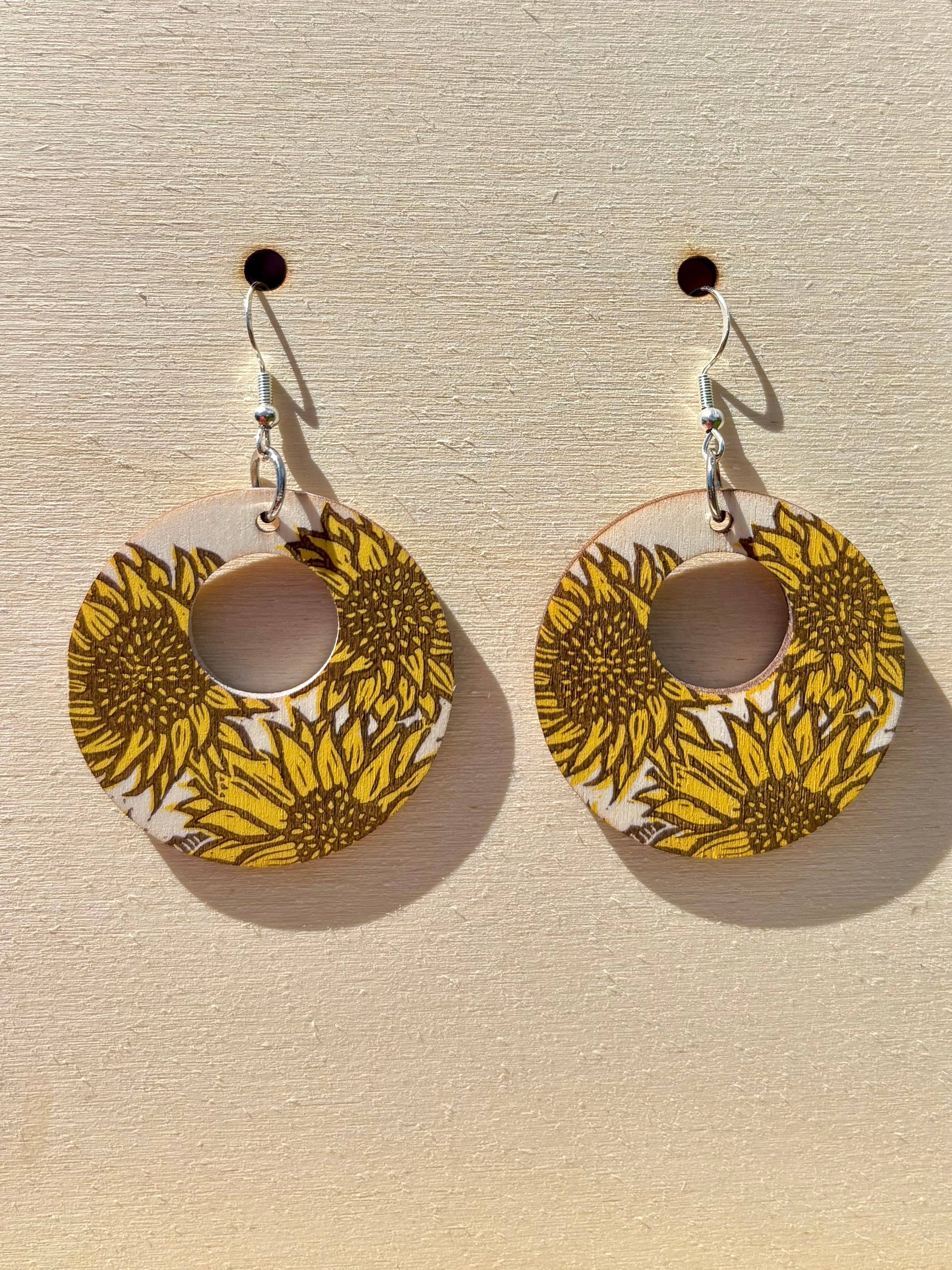 Beth Lewis Art – wholesale Dangle earrings – New Colourful Wooden Earrings4