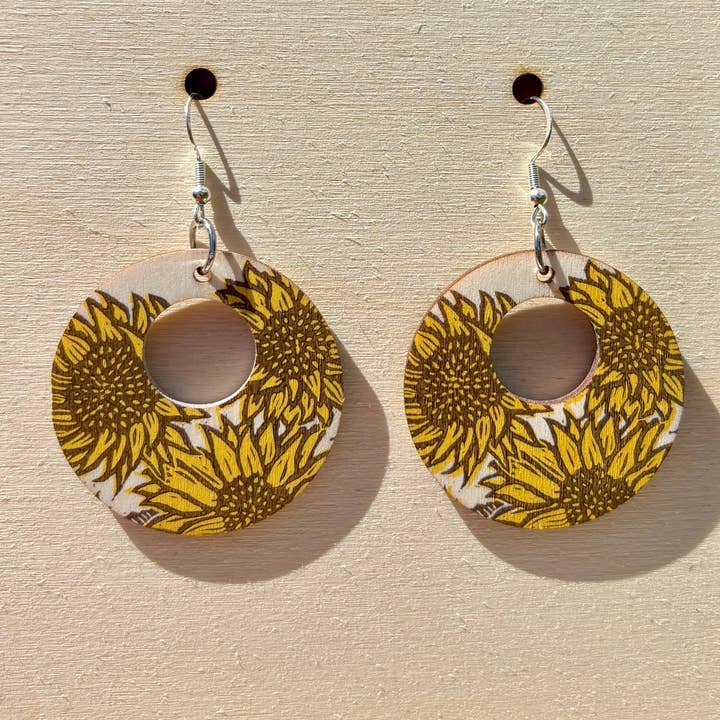 Beth Lewis Art – wholesale Dangle earrings – New Colourful Wooden Earrings4