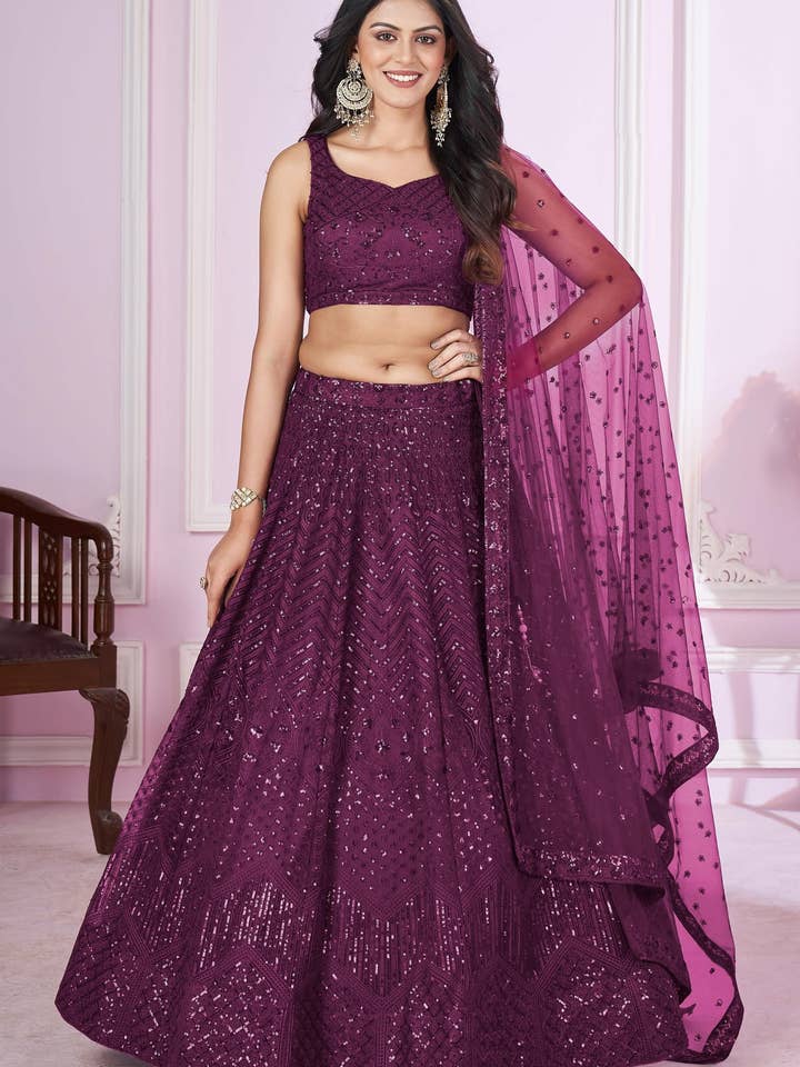 Vinternet Lehenga Choli til indiske og pakistanske bryllupsfestivaler - Pailletter og tråd broderi arbejde for engroshandel hos HATKE BRIDE