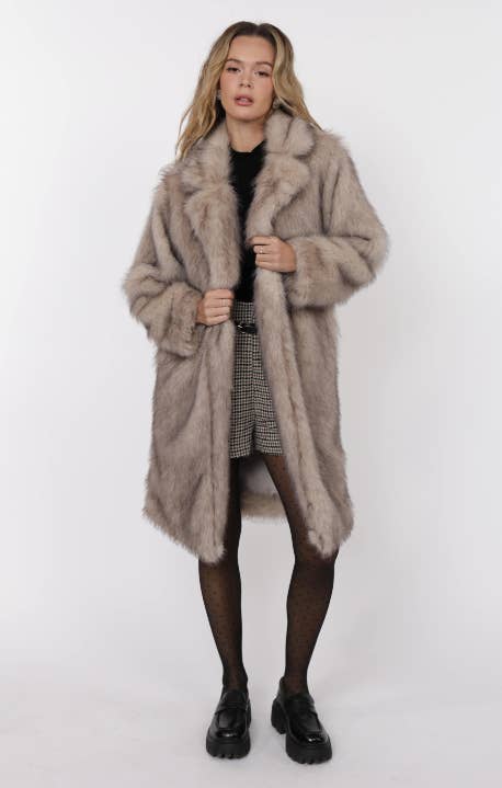 Sage The Label – Großhandel Mantel - Damen – Pixie-Spitzen-Veganer-Pelzmantel: BEIGE BRAUN4