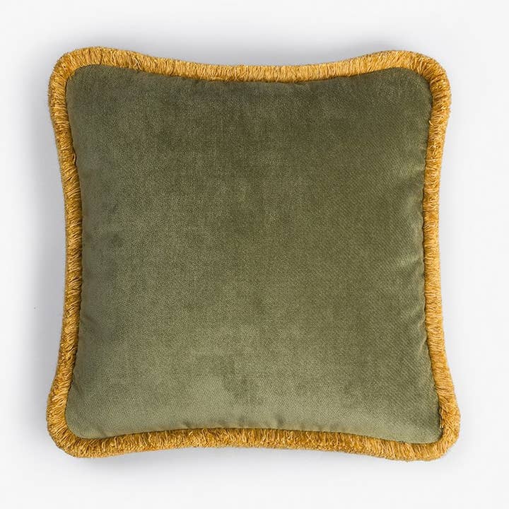 Coussin Happy en velours vert foncé avec franges jaunes pour la vente par Lo Decor