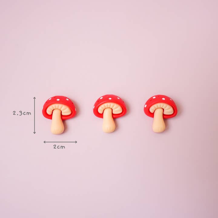 Mini Story Co - Vente Épinglettes/boutons - Épinglette en forme de champignon rouge | Broche unique en forme de mouche en agaric | Accessoire naturel miniature | Cadeau pour les amoureux des champignons | Cadeau en forme de champignon magique2