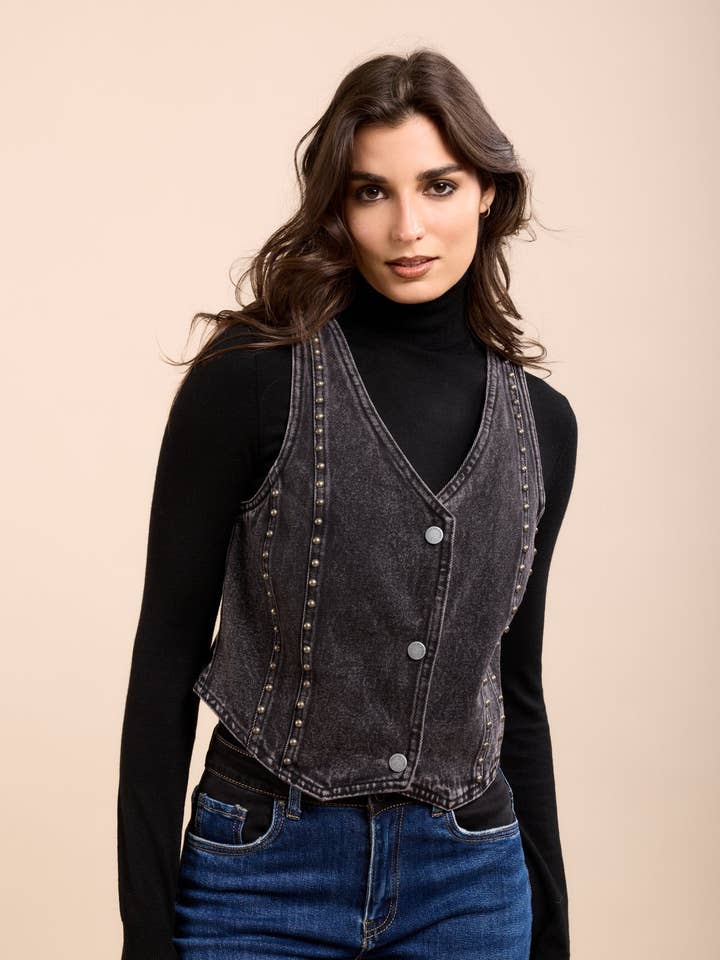 Toxik3 gilet sans manche détails clous for wholesale by Toxik3