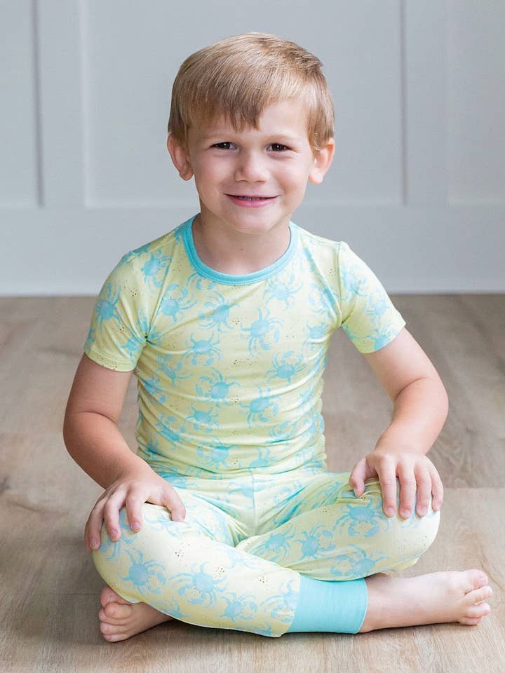 Conjunto de pantalones pijama de dos piezas con diseño de cangrejo amarillo/azul para venta al por mayor de Sweet Bay Clothing