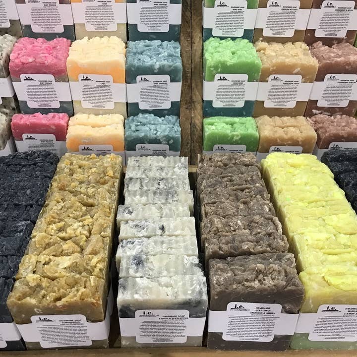 Savon fait main de 7 oz (traité à chaud) pour la vente par I.E. Spa Indulgences