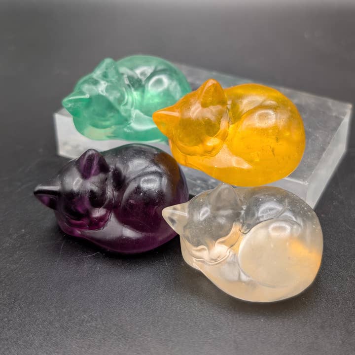 Fluorit Sovande Katter - 1 st för wholesale av The Crystal Tabby