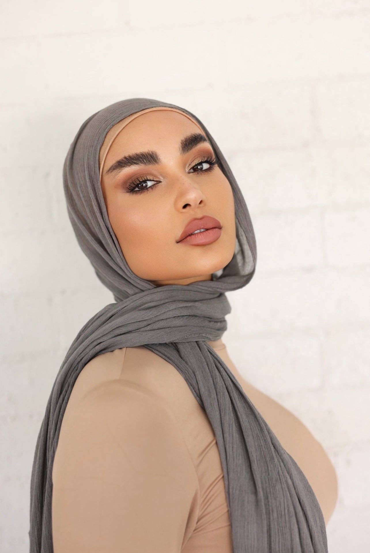 Mod Squad – wholesale Hijab - Dam – Luxe Rayon Hijab med fläckig kant - CHARCOAL2