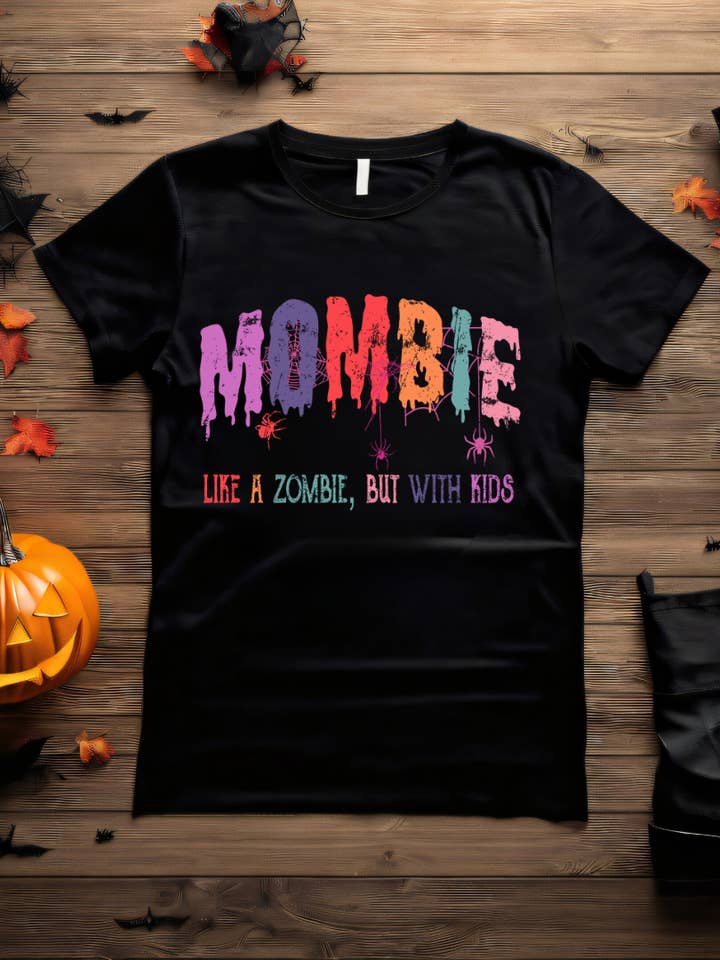 T-shirt con grafica Mombie per la vendita all'ingrosso da parte di Curvy Girl Swim Co