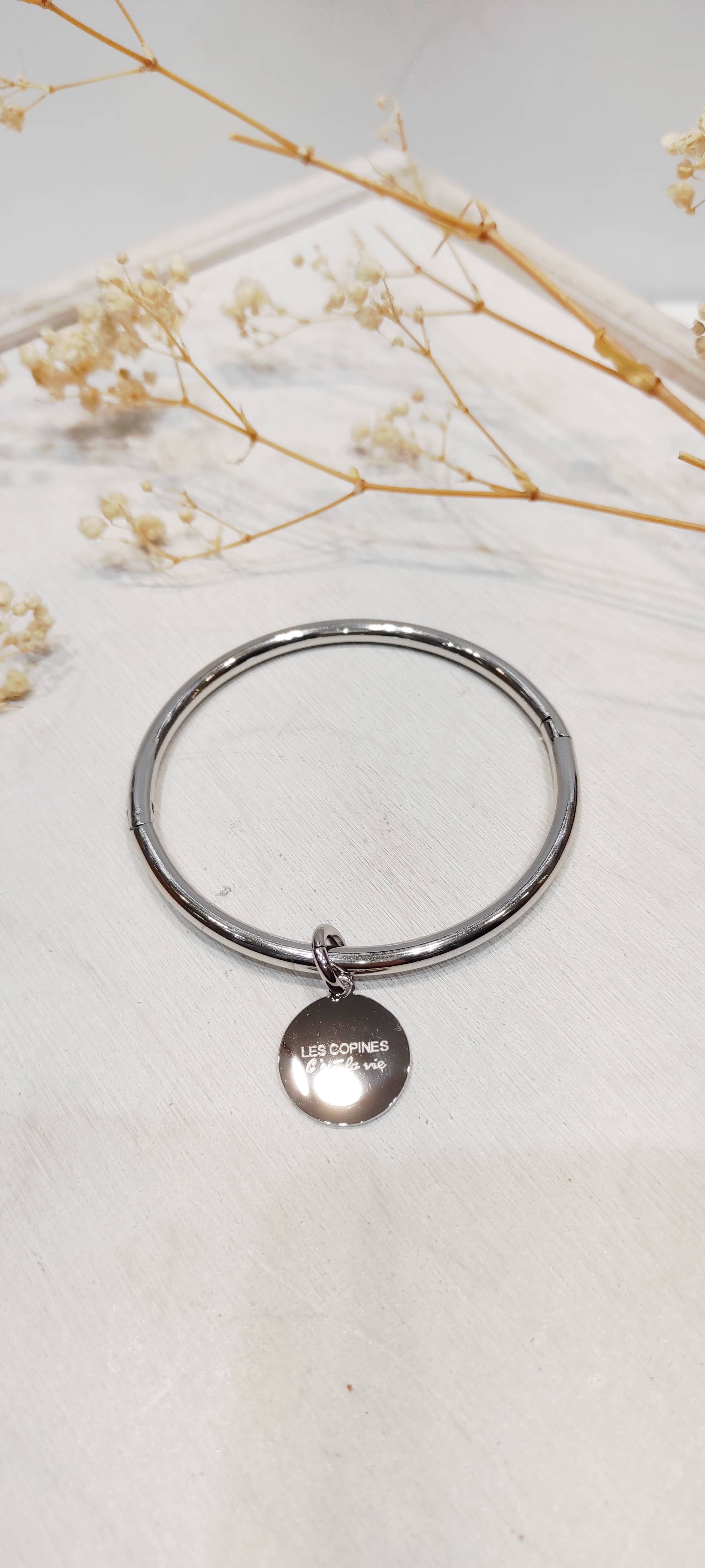 LOLO & YAYA – Pulseira por atacado – Bracelete rígido com pendente mensagem *AS AMIGAS É a vida*0