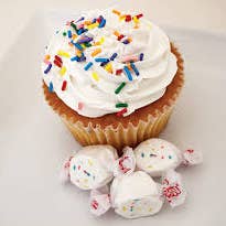 Long Island Candy Factory - Venta al por mayor Caramelos masticables - Bolsa de 2.5 libras de Taffy Town Sabor Cupcake Glaseado, Envueltos Individualmente a Granel
