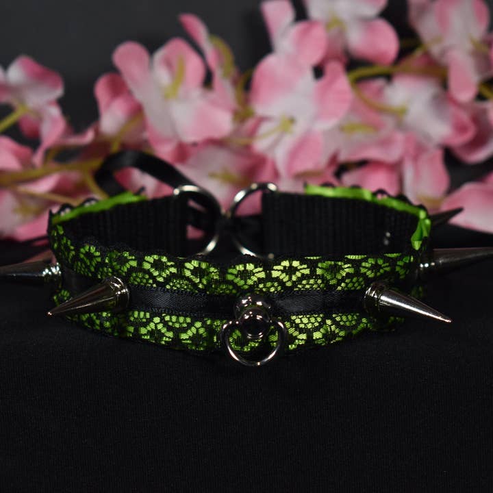 Girocollo a spillo verde neon per la vendita all'ingrosso da parte di Naughty Pawsies