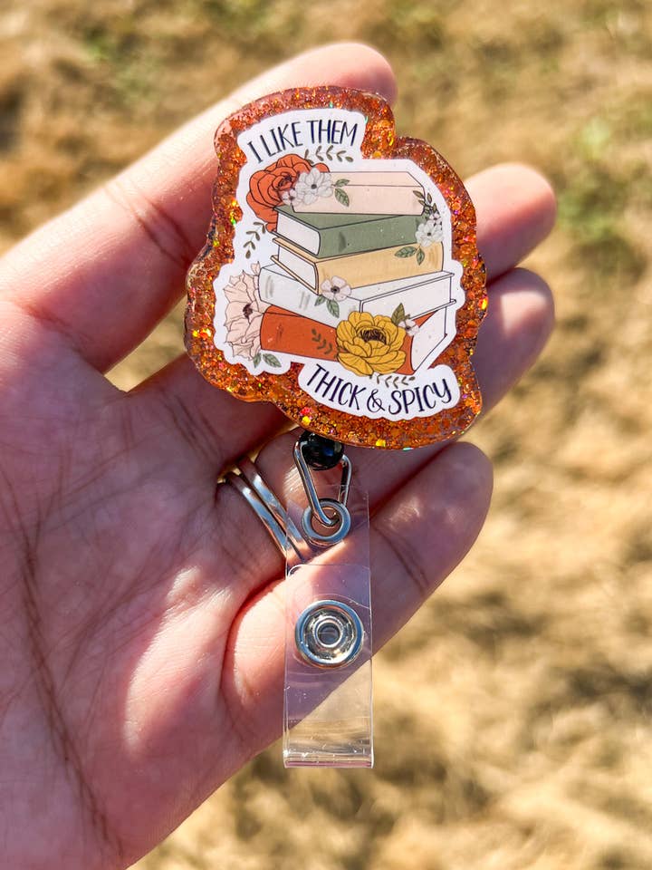 Tykt og krydret | Humor-emblemrulle for voksne | Book Lover for engroshandel hos Hollow Grove Designs