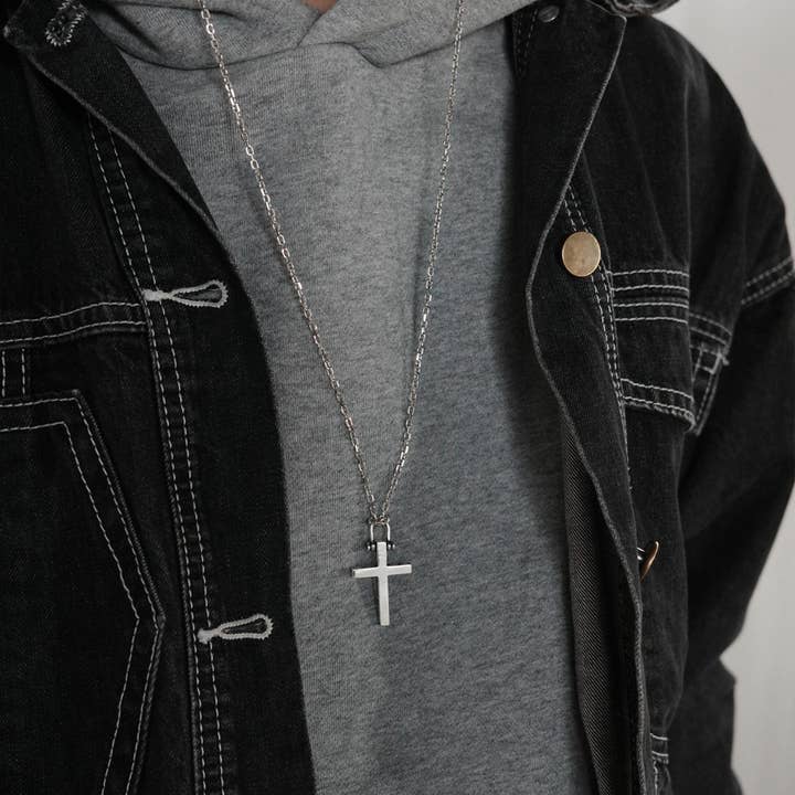 Collana con pendente a croce vintage in argento sterling 925 unisex per la vendita all'ingrosso da parte di LuminaSalina