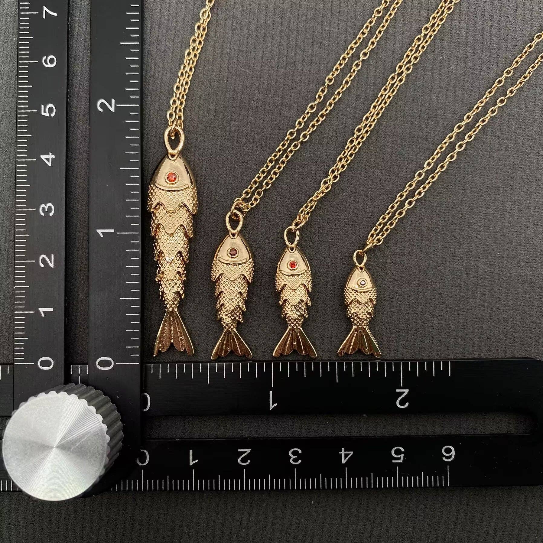 Mio Queena - Wholesale Pendant/Charm Necklace - Swinging Tail Fish Charm Gold-plated Necklace7