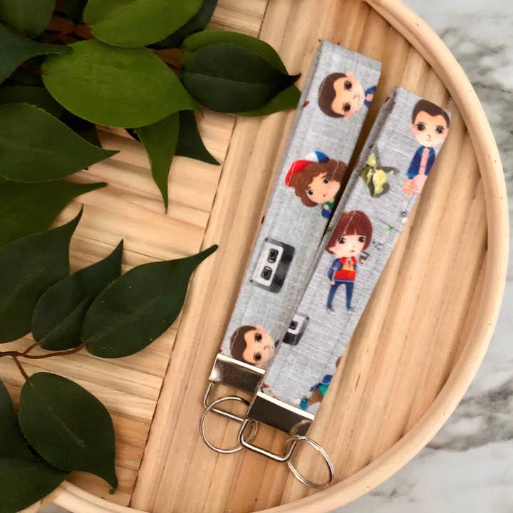 Stranger Things Cartoon Cast Print Portachiavi da polso in tessuto, portachiavi per la vendita all'ingrosso da parte di MDStickerShop