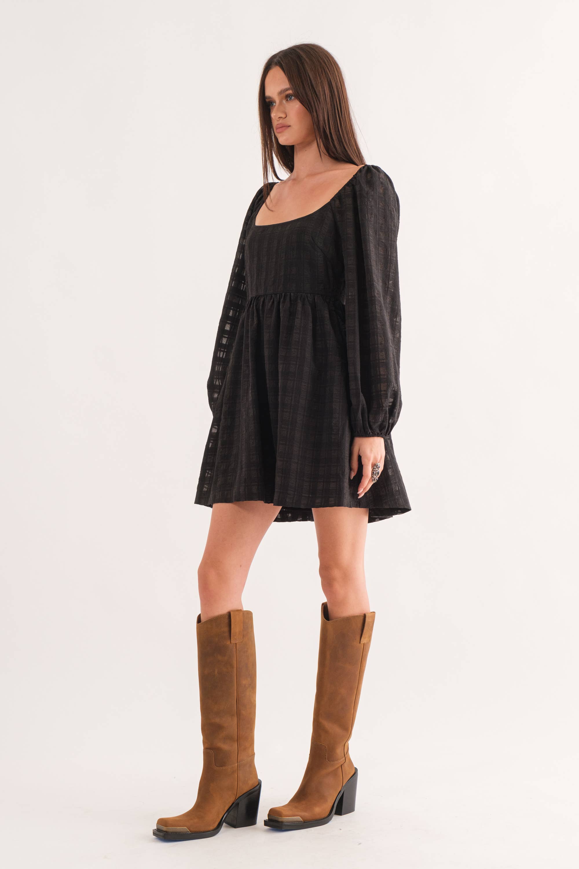 Noir Mini-robe Sonia à manches longues et dos ouvert pour bébé en vente sur Faire8