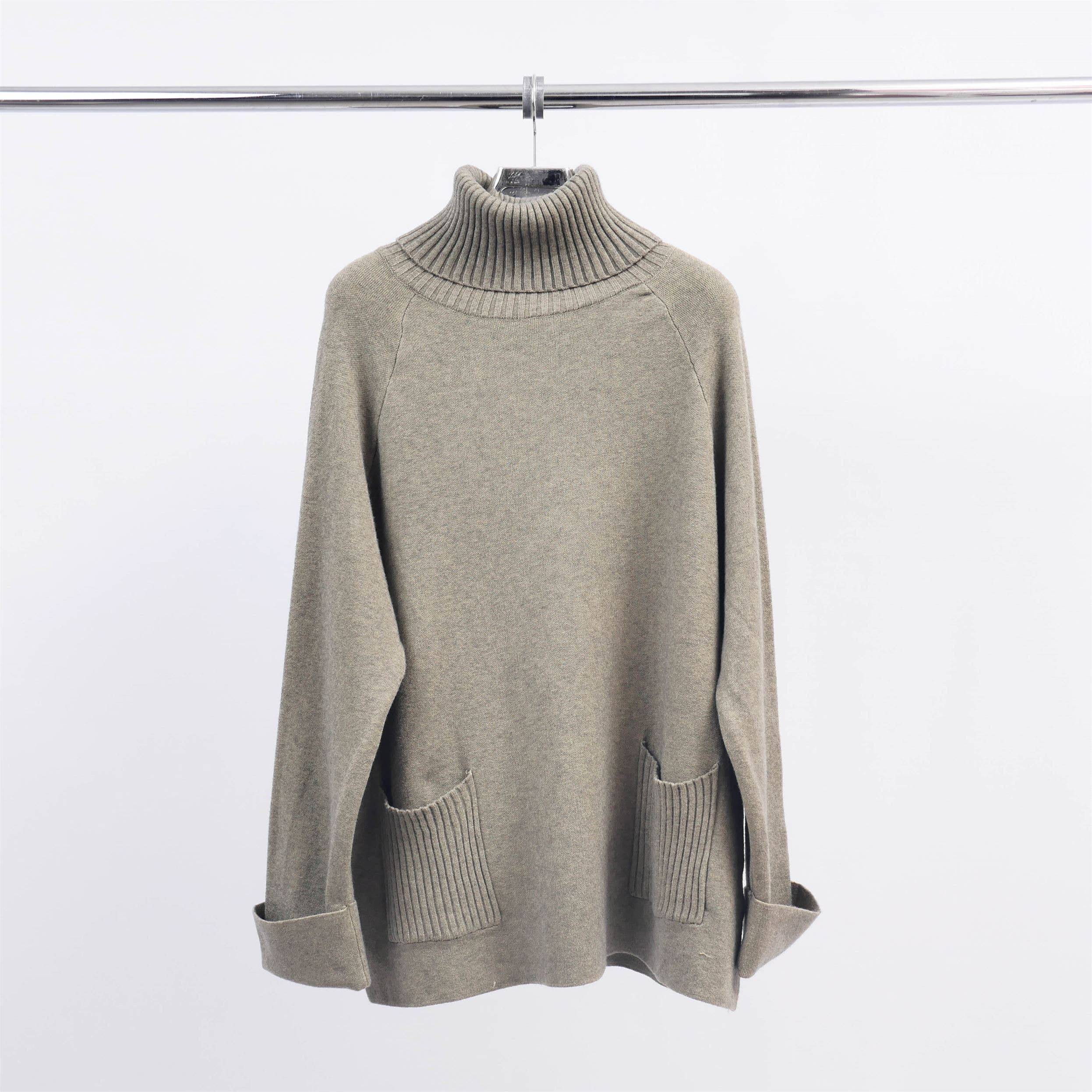 Cecile Wang - Wholesale Knit Sweater - Women's - Turtleneck sweater with two pockets HY110288