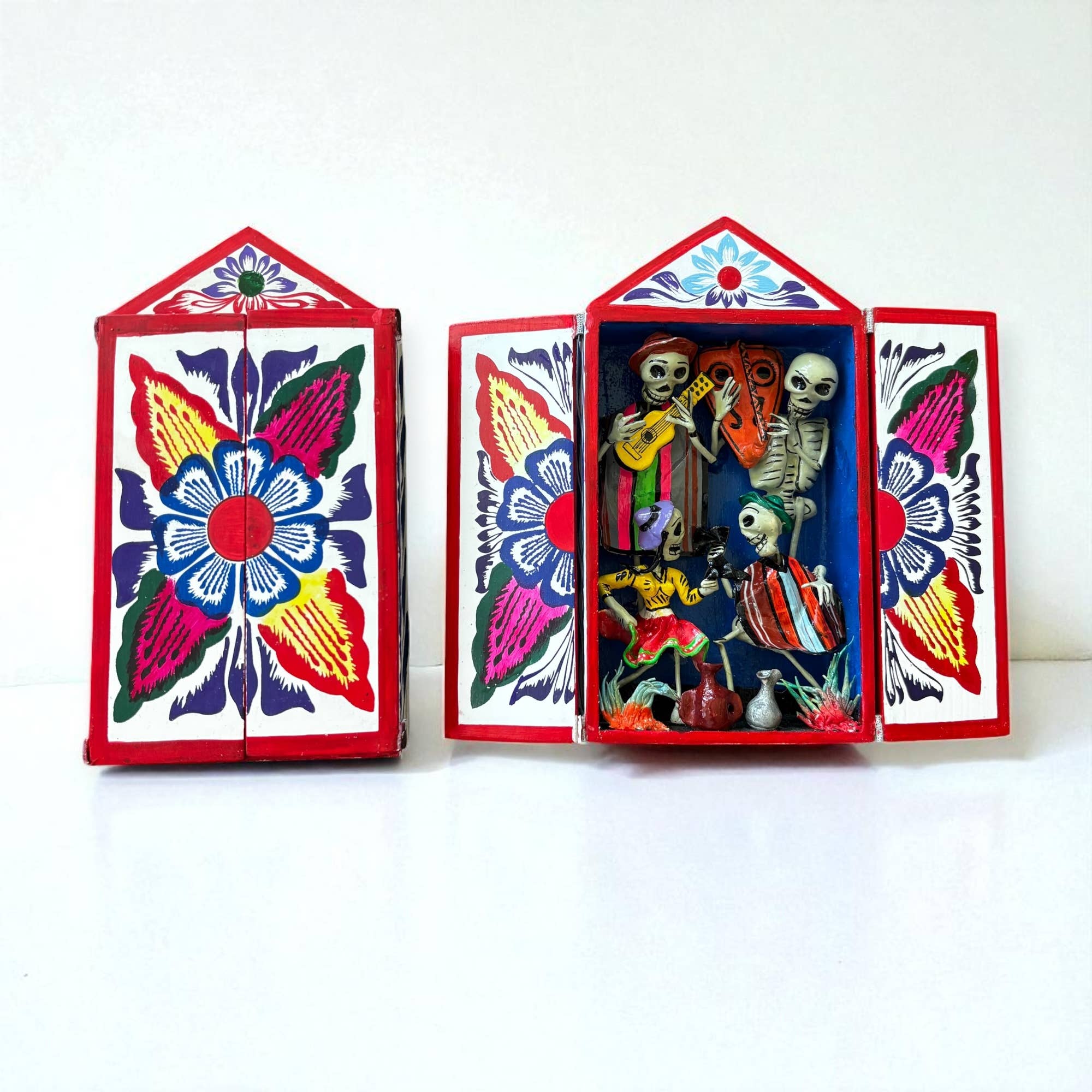 Zoe Artcrafts Corp. - Vendita all'ingrosso Statuette decorative - Retablos messicani artigianali per il Giorno dei Morti, Altare con scheletri2