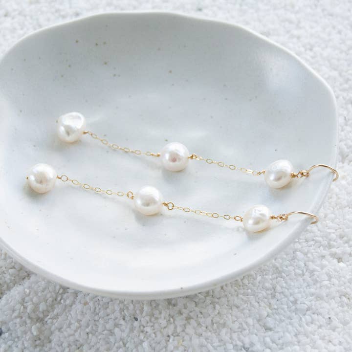 Orecchini a catena con perle per la vendita all'ingrosso da parte di Kaju Creations