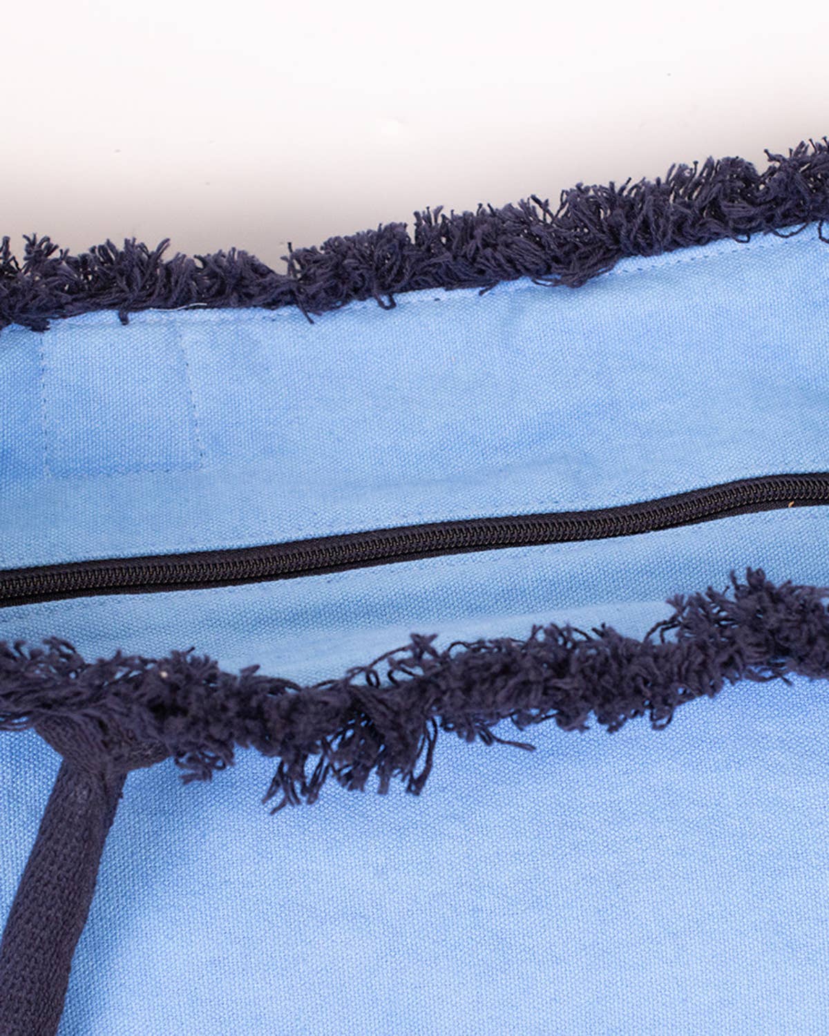 The Royal Standard – Großhandel Tragetasche – Damen – Dockside Fringe Tote   Palast/Marineblau   24x122