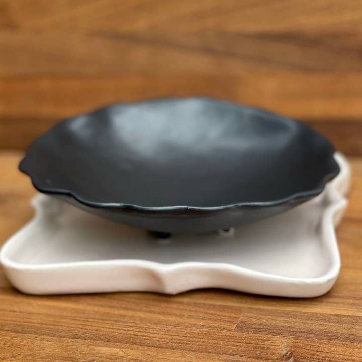 Cuenco de cocina decorativo pequeño, minimalista, negro mate satinado, con forma de pétalo para venta al por mayor de Chrys' Porcelain