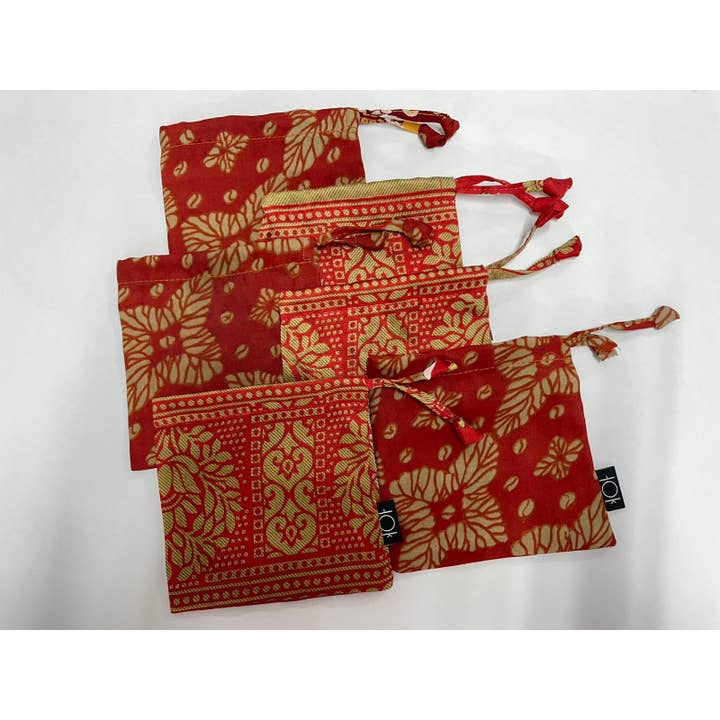 Gift Pouches | Upcycled Silk Pouch | Pack Silk Gift Pouch for wholesale by Fabrica Kraft