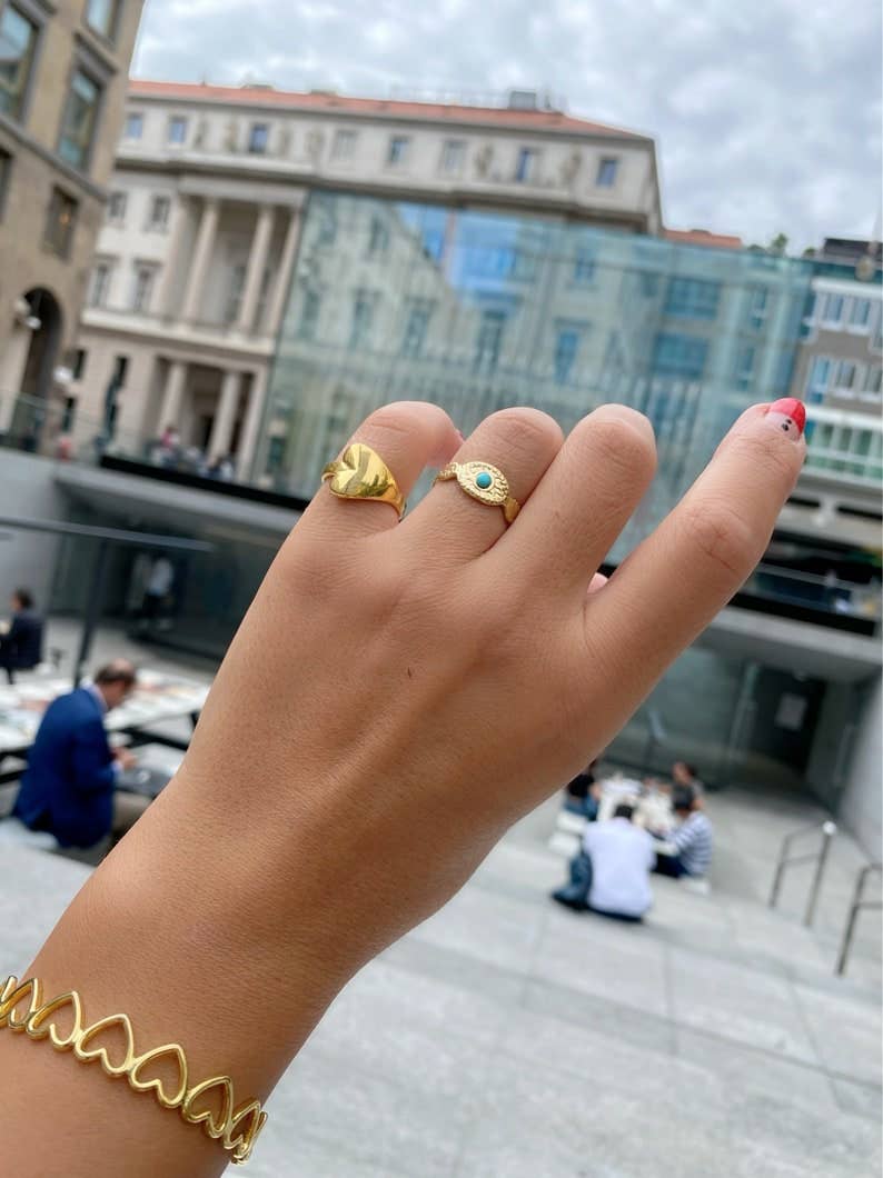 Christina Christi - Vendita all'ingrosso Anelli cocktail/statement - Anelli da donna, anelli larghi in oro, fasce ondulate, anelli regolabili1